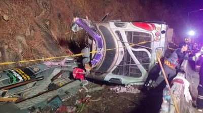  थाइल्यान्डमा बस दुर्घटना हुँदा १८ जनाको मृत्यु 